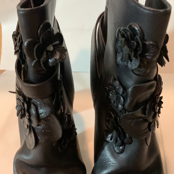 Valentino black bootie heels with floral appliqué - Picture 6 of 6